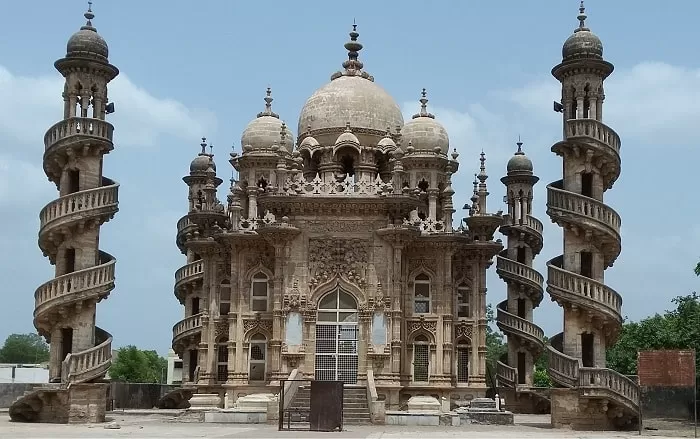 EXPLORE THE BEST OF GUJARAT IN 8 DAYS: HERITAGE, BEACHES AND SAFARI