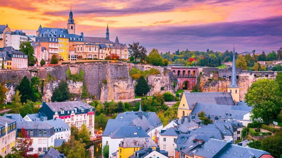 8 DAYS EUROPEAN DREAMS UNFOLD