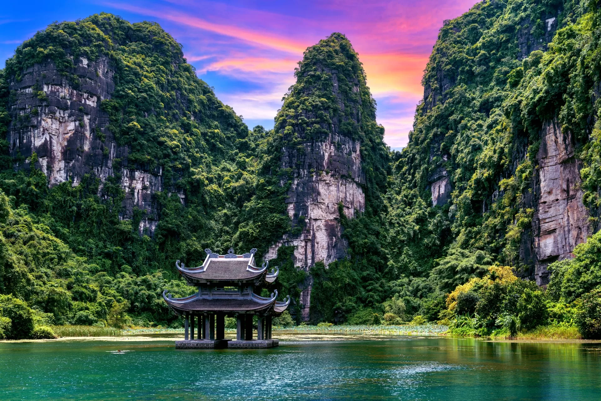 5 DAYS FANTASTIC VIETNAM – COUNTRY OF WONDERS