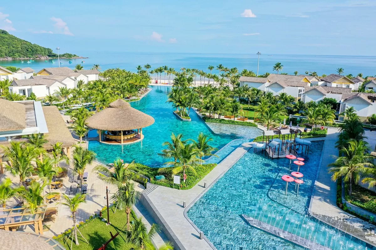 MYSTICAL SHORES & MOUNTAIN BREEZES: 8 DAYS IN DA NANG & PHU QUOC