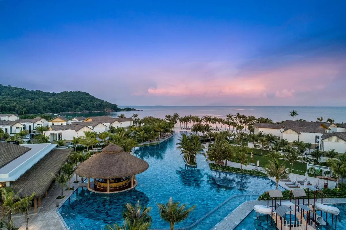 MYSTICAL SHORES AND MOUNTAIN BREEZES: 8 DAYS IN DA NANG AND PHU QUOC