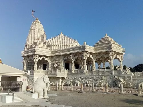EXPLORE THE BEST OF GUJARAT IN 8 DAYS: HERITAGE, BEACHES AND SAFARI