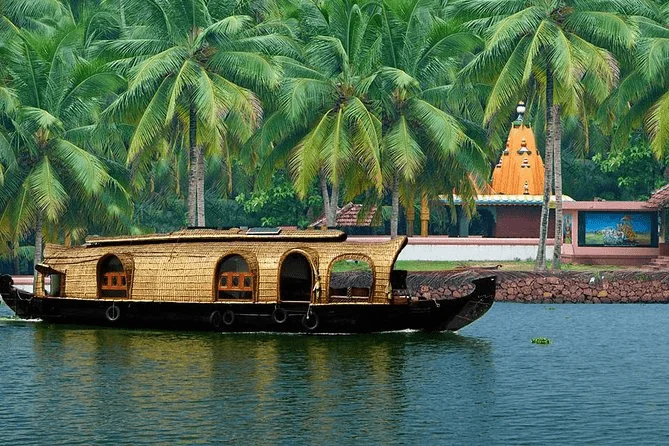 KERALA HIGHLIGHTS — 6 DAYS  TOUR PACKAGE