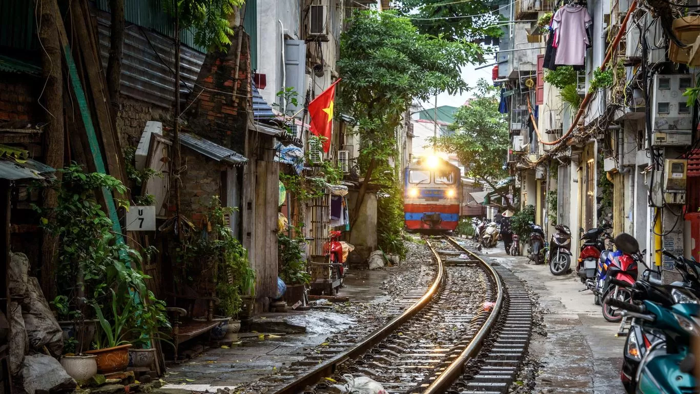 7 DAYS WONDERS OF VIETNAM: FROM MOUNTAIN MIST TO OCEAN BLISS