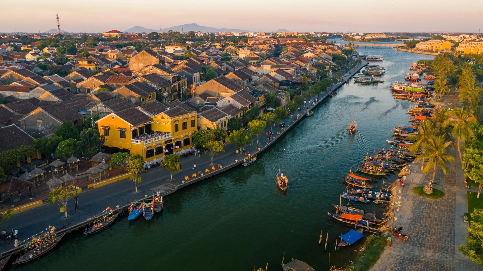 21 DAYS LEGENDS OF THE MANDARIN ROAD: A JOURNEY THROUGH VIETNAM'S TIMELESS BEAUTY