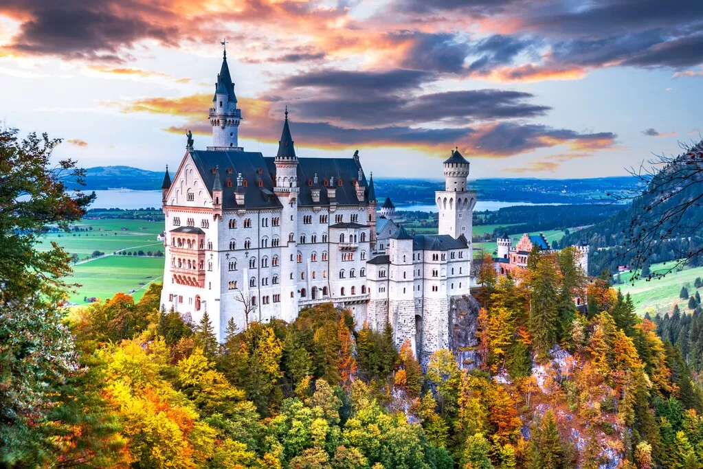 8 DAYS EUROPEAN DREAMS UNFOLD