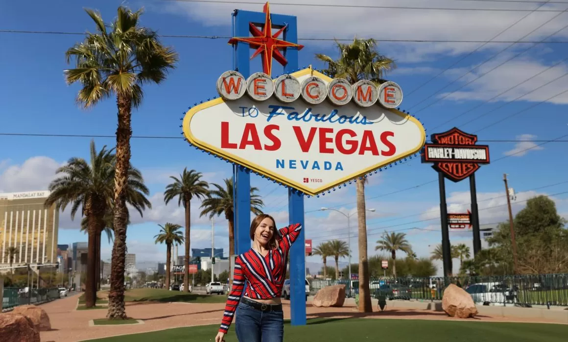 3 DAYS FROM DESERT DREAMS TO DAZZLING LIGHTS – YOU’RE VEGAS STORY STARTS HERE
