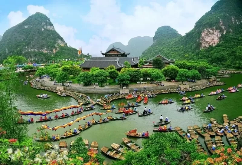 15 DAYS VIETNAM ODYSSEY: FROM MOUNTAIN ROADS TO RHYTHMS
