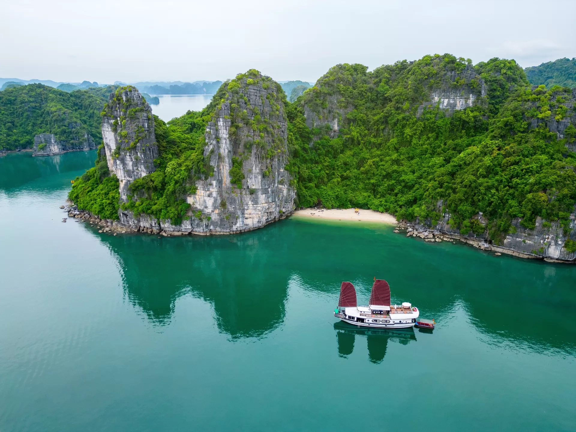 DISCOVER THE BEST OF VIETNAM & CAMBODIA