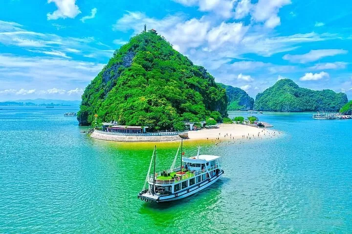 8 DAYS – HO CHI MINH — DA NANG — HOI AN — HANOI — HA LONG BAY