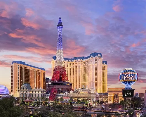 3 DAYS FROM DESERT DREAMS TO DAZZLING LIGHTS  —  YOU’RE VEGAS STORY STARTS HERE