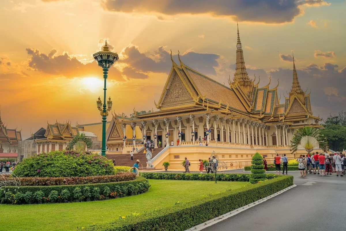 4-DAY PHNOM PENH CALLING — WHERE ROYALTY, REMEMBRANCE AND RICH CULTURE AWAIT