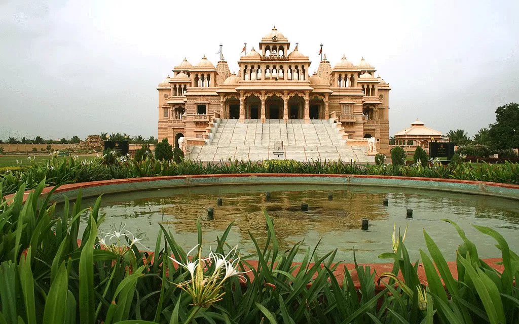 EXPLORE THE BEST OF GUJARAT IN 8 DAYS: HERITAGE, BEACHES AND SAFARI